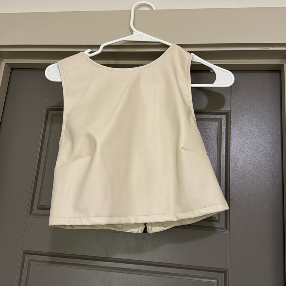 cream/ white crop top